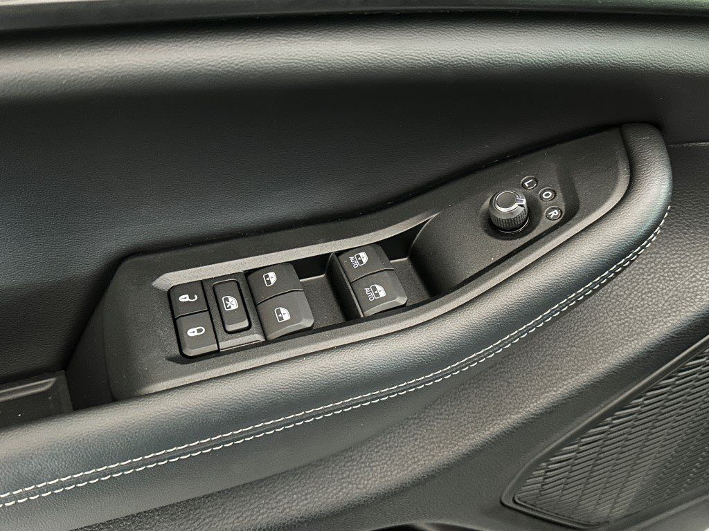 Vehicle image 14 of 24
