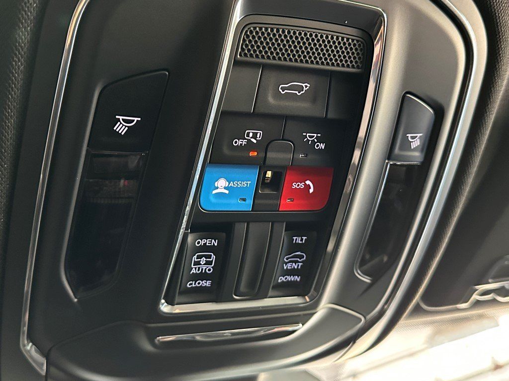 Vehicle image 23 of 24