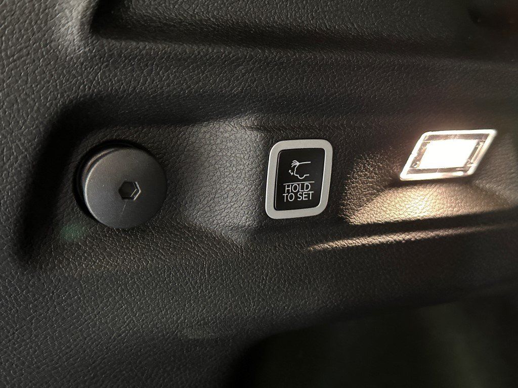 Vehicle image 7 of 24