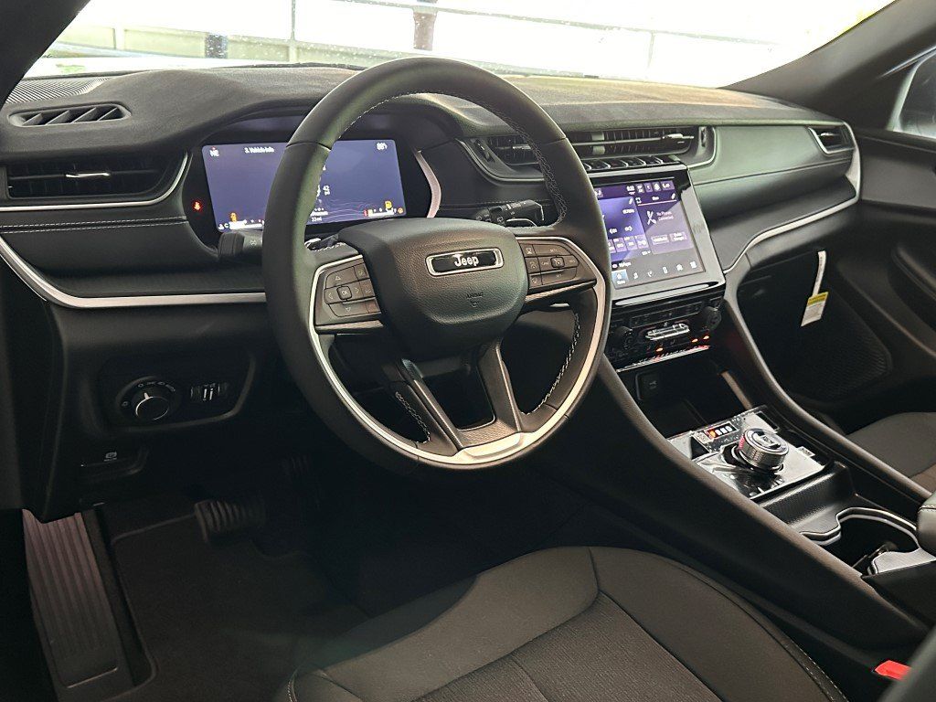 Vehicle image 15 of 24