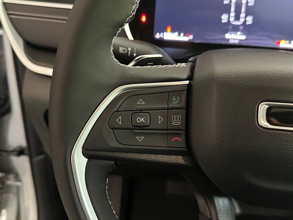 Vehicle image 17 of 24