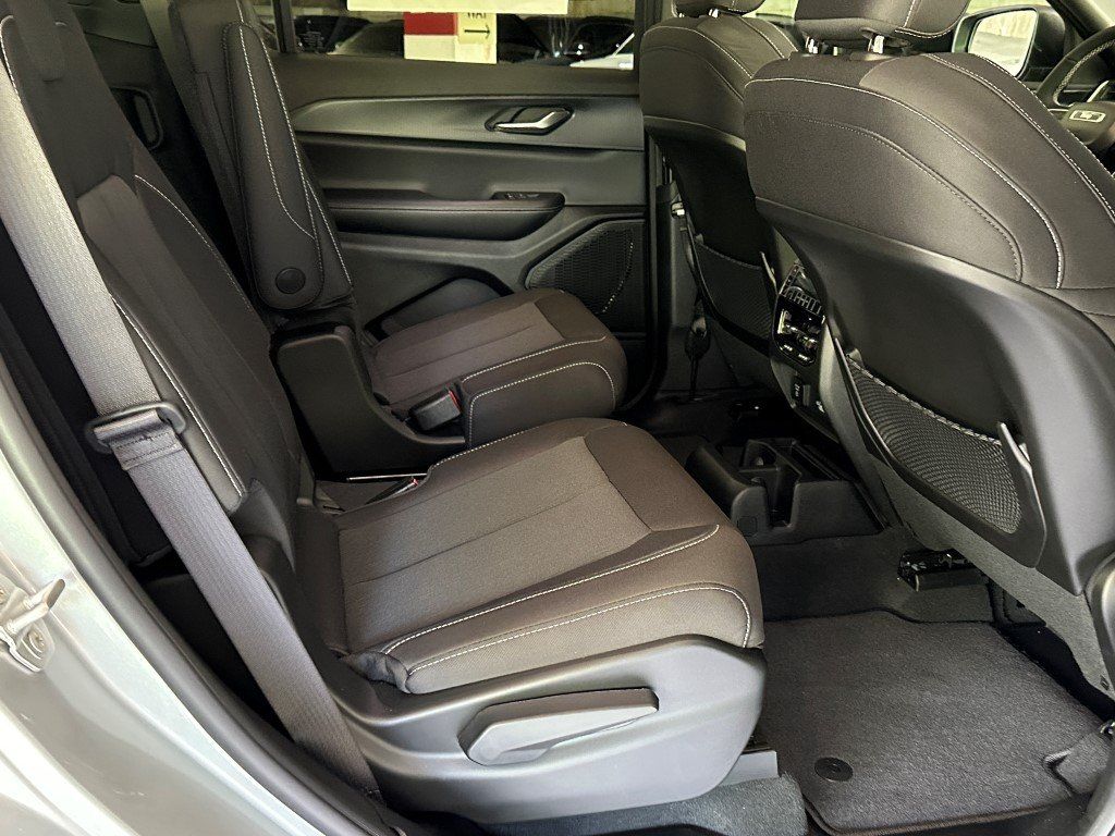 Vehicle image 12 of 24