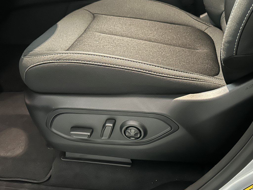 Vehicle image 16 of 24