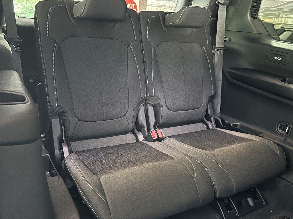 Vehicle image 13 of 24