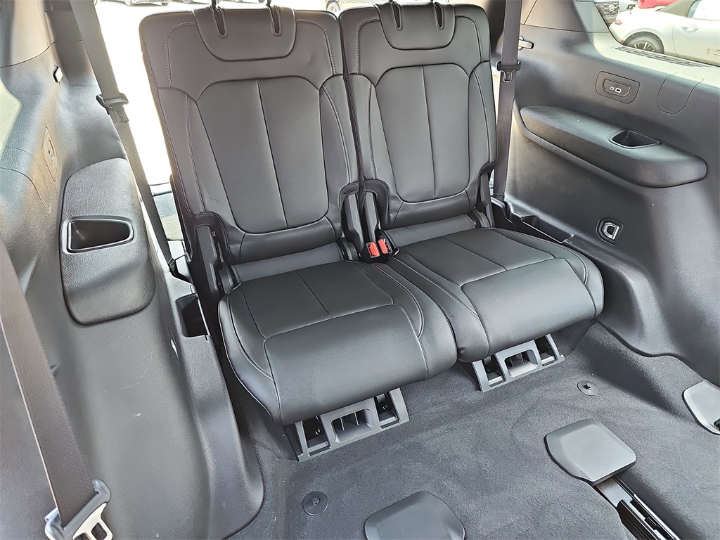 Vehicle image 12 of 39