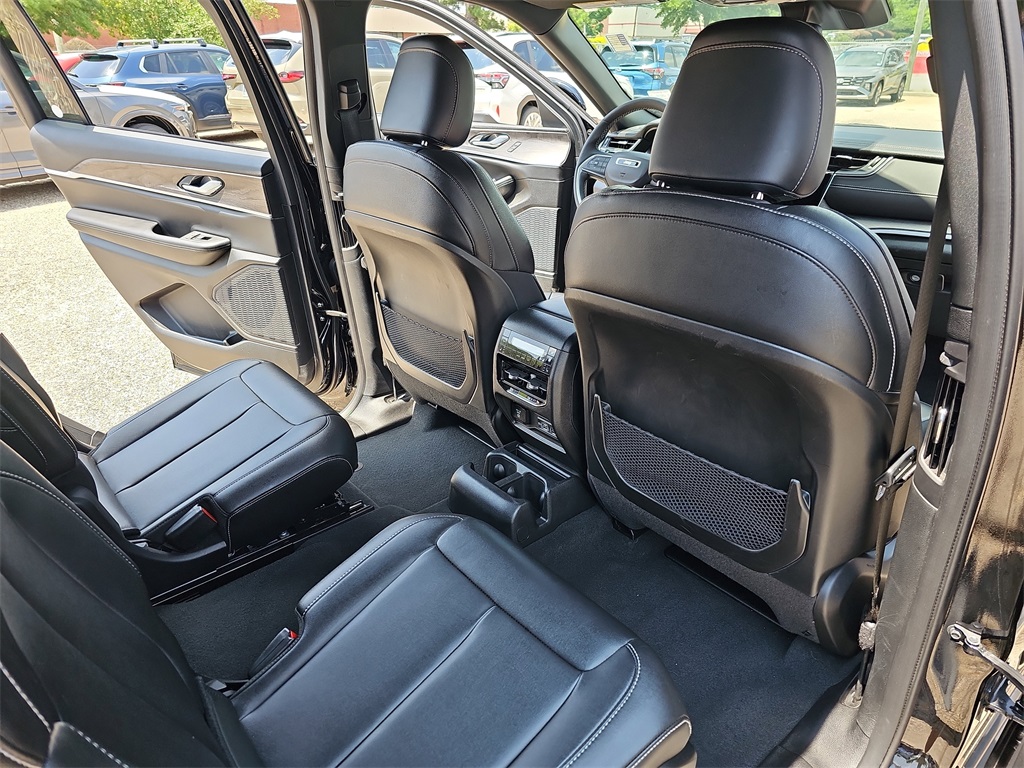 Vehicle image 11 of 39