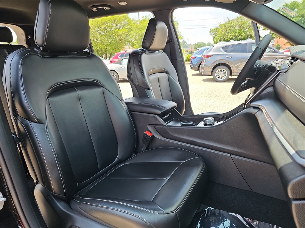 Vehicle image 10 of 39