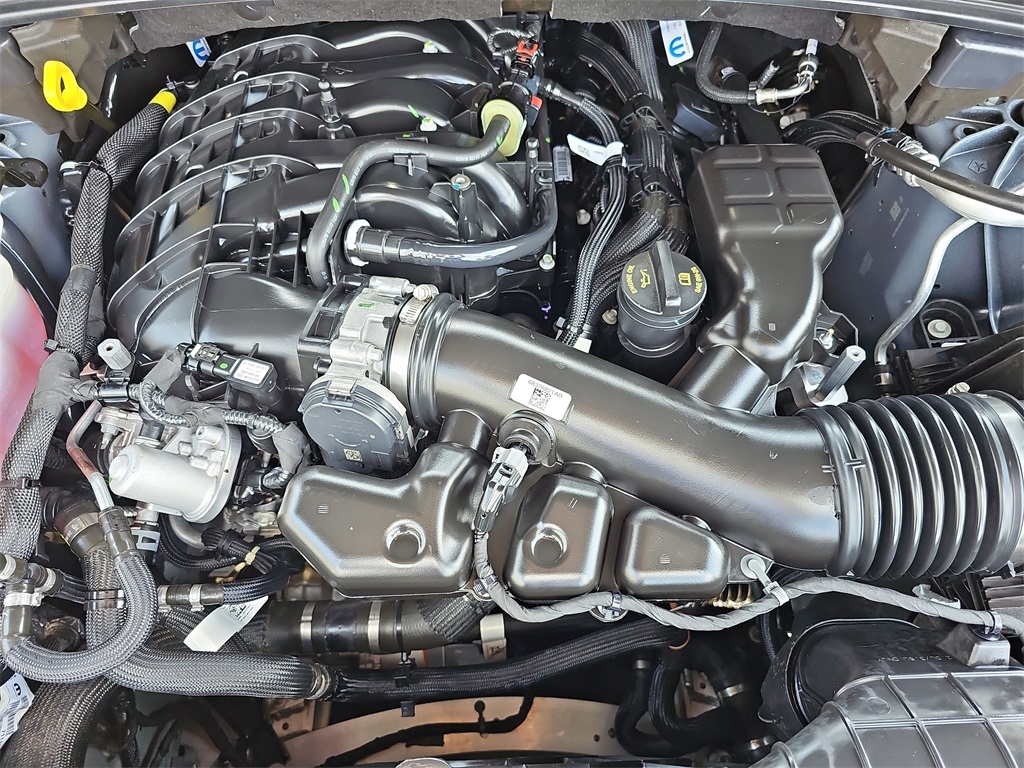 Vehicle image 33 of 39