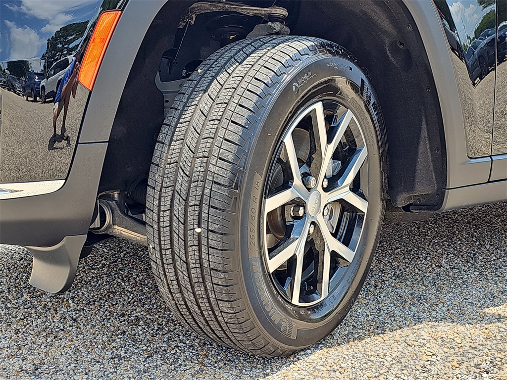 Vehicle image 35 of 39
