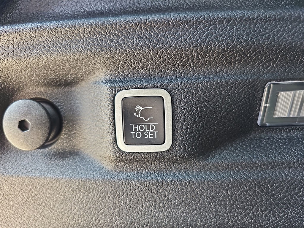 Vehicle image 15 of 39