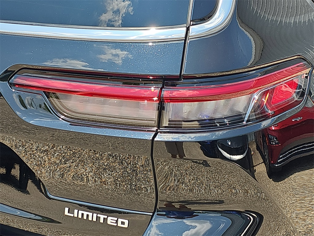 Vehicle image 37 of 39