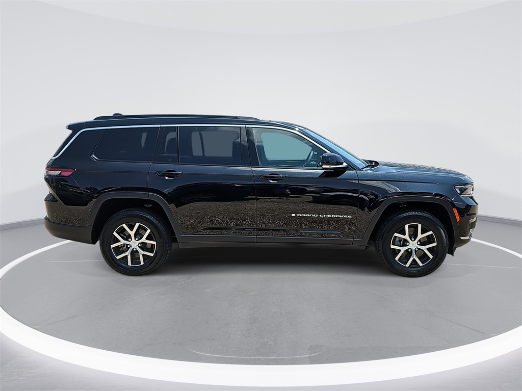Vehicle image 4 of 39