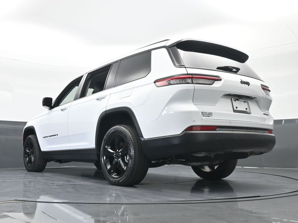 Vehicle image 28 of 81