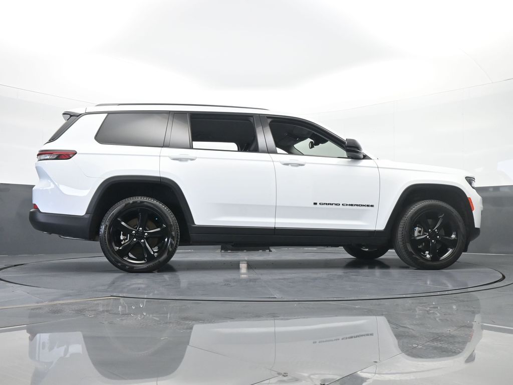 Vehicle image 14 of 81