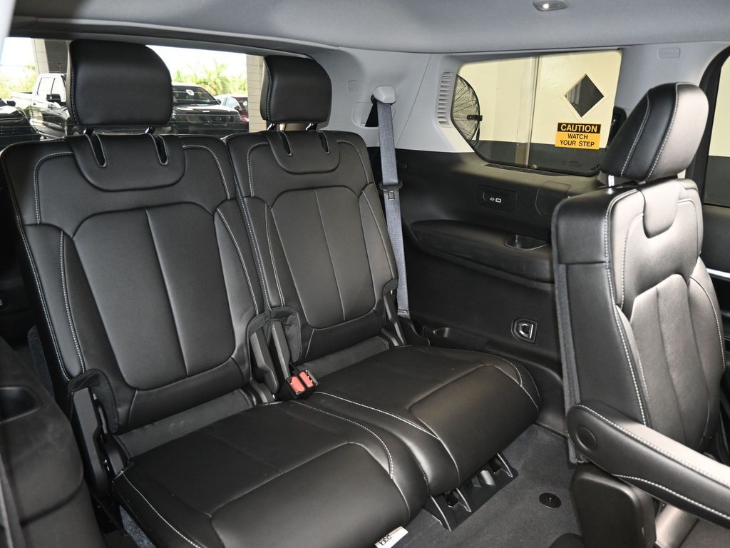 Vehicle image 75 of 81