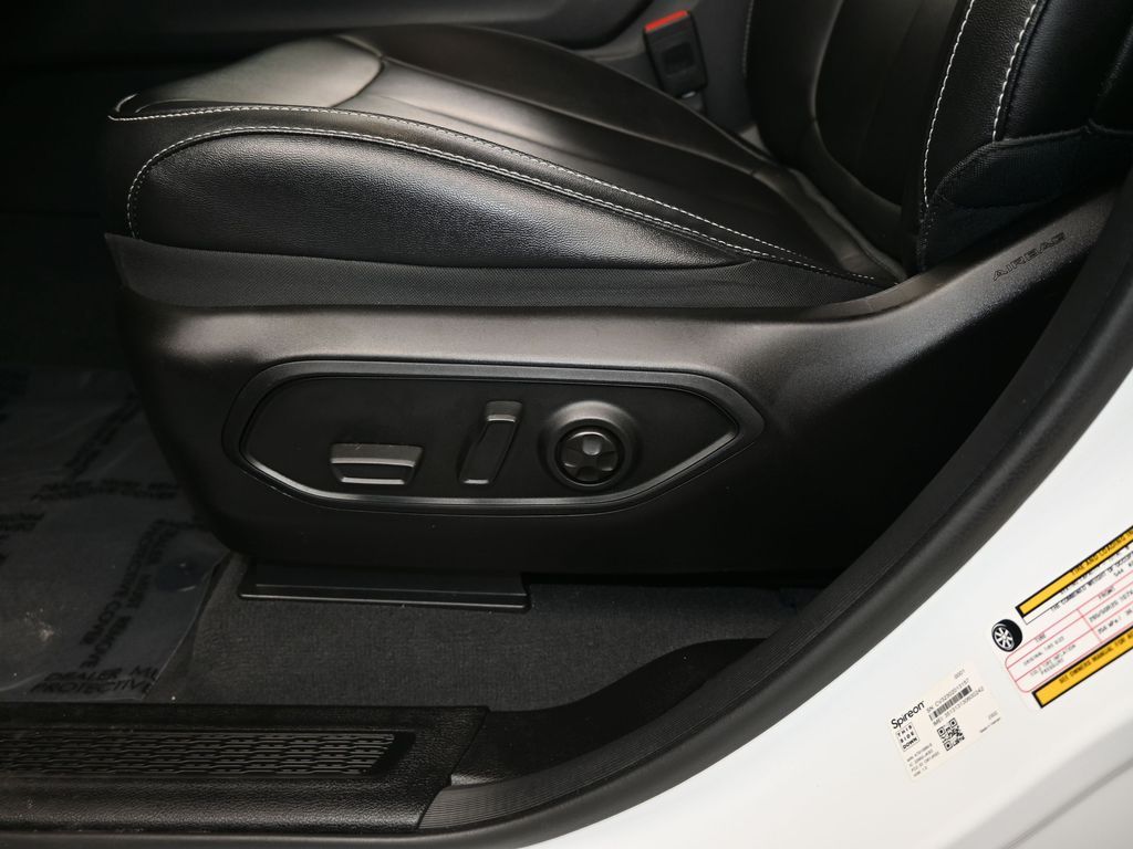 Vehicle image 42 of 81