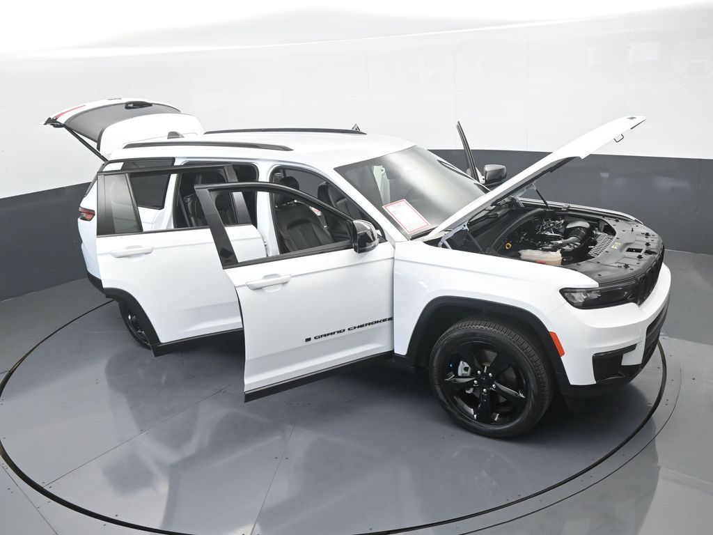 Vehicle image 4 of 81