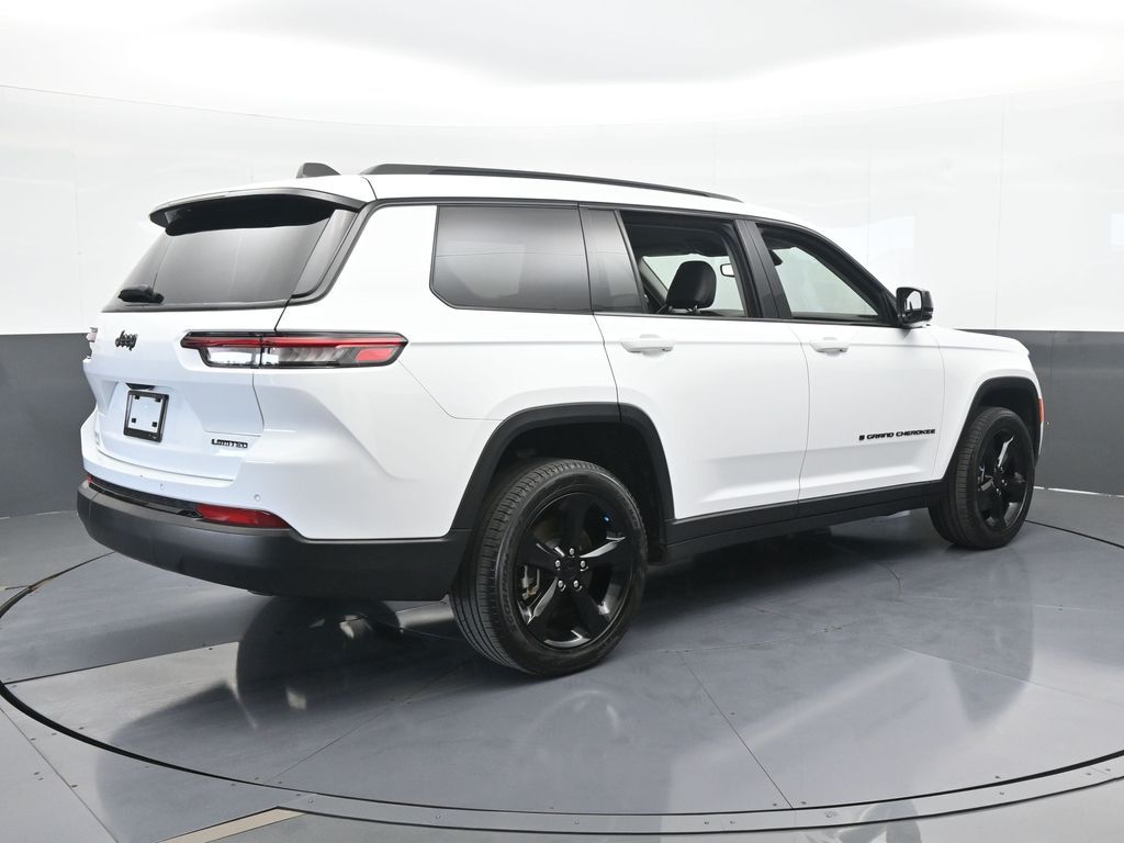 Vehicle image 18 of 81