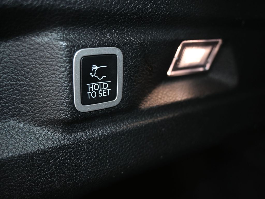 Vehicle image 70 of 81