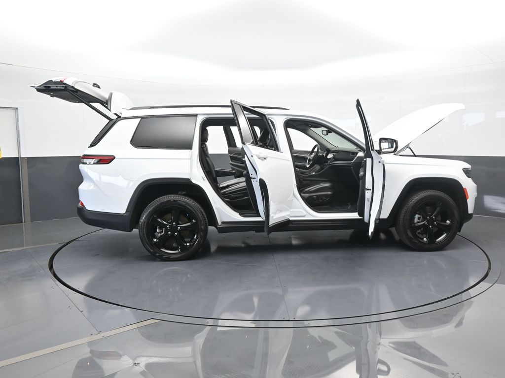 Vehicle image 22 of 81