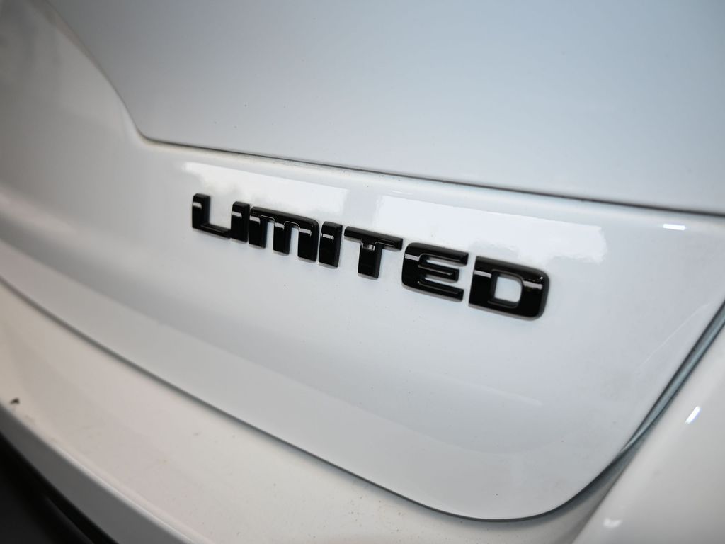 Vehicle image 78 of 81