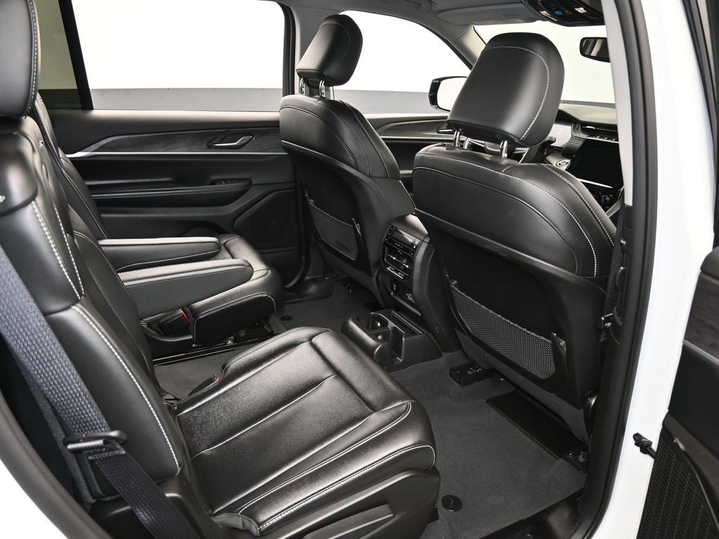 Vehicle image 73 of 81