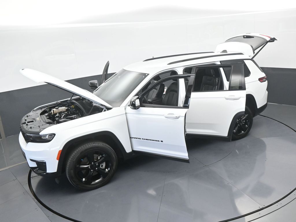 Vehicle image 5 of 81