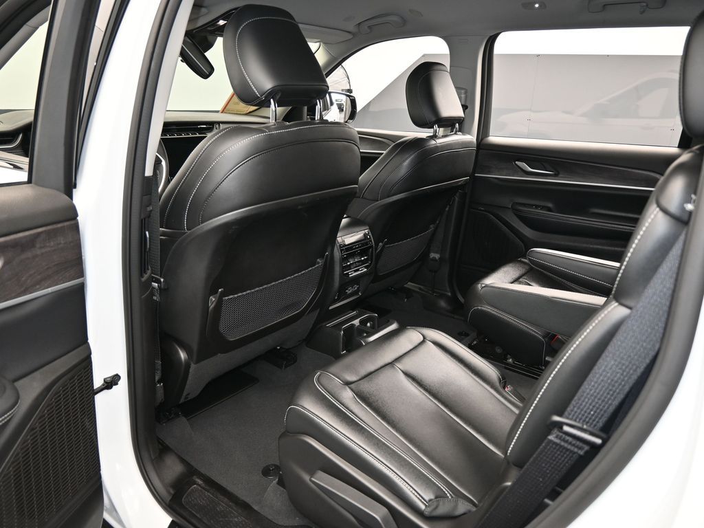 Vehicle image 65 of 81