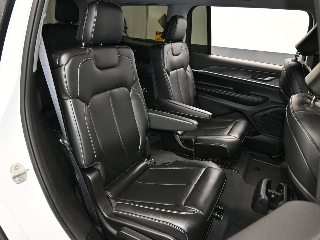 Vehicle image 74 of 81