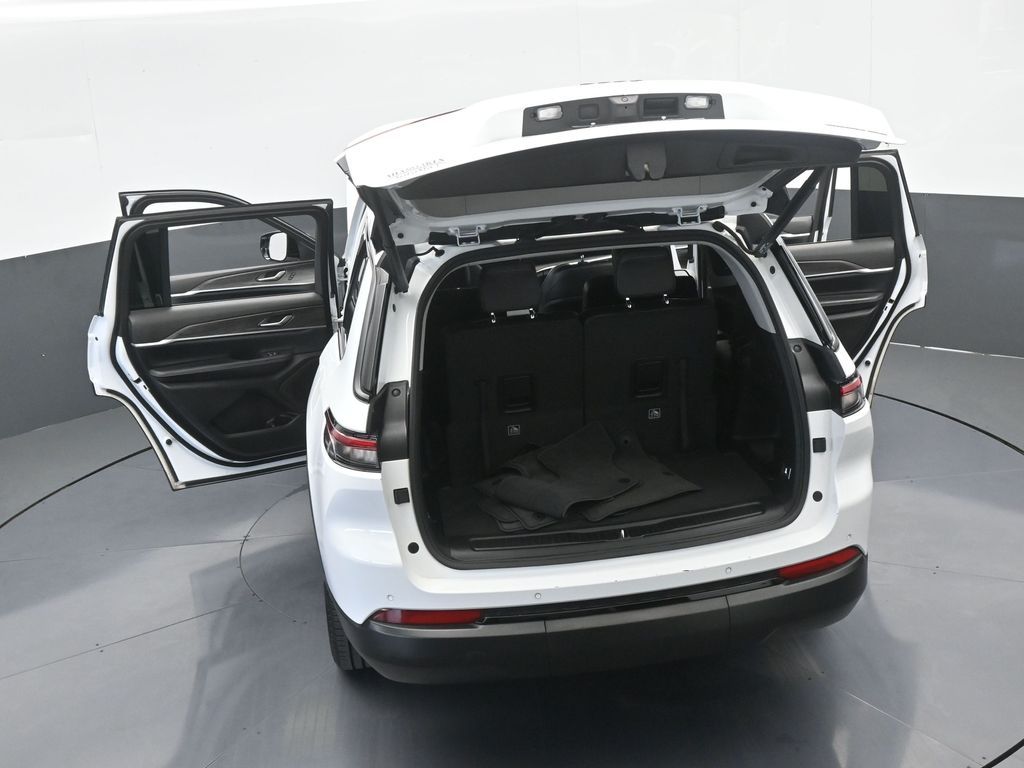 Vehicle image 35 of 81