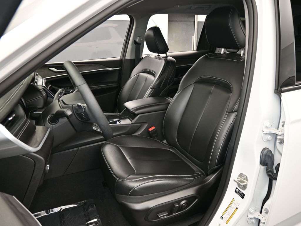 Vehicle image 62 of 81