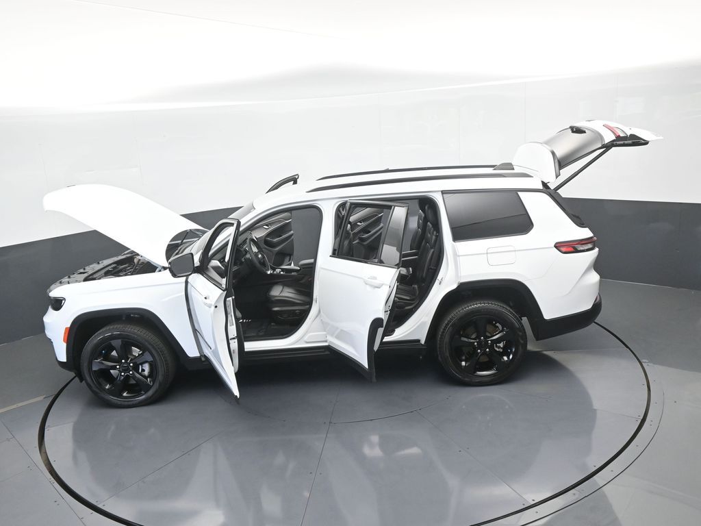 Vehicle image 34 of 81