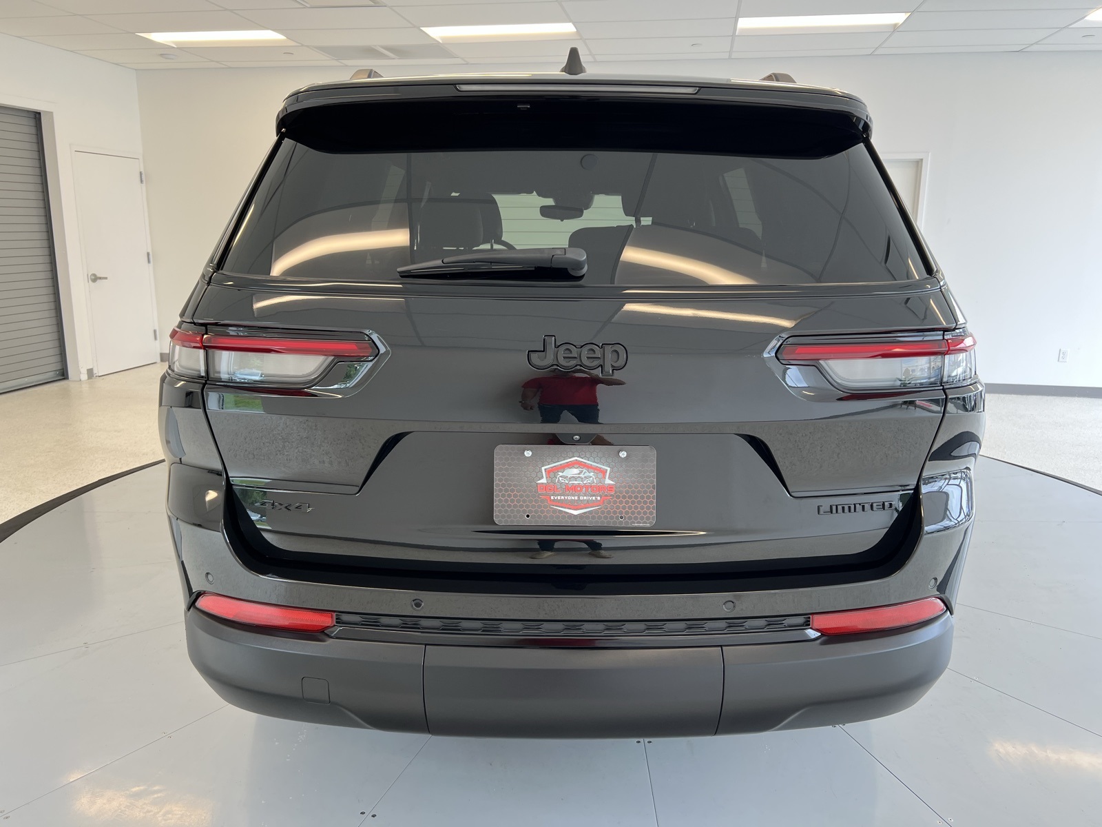 Vehicle image 23 of 76