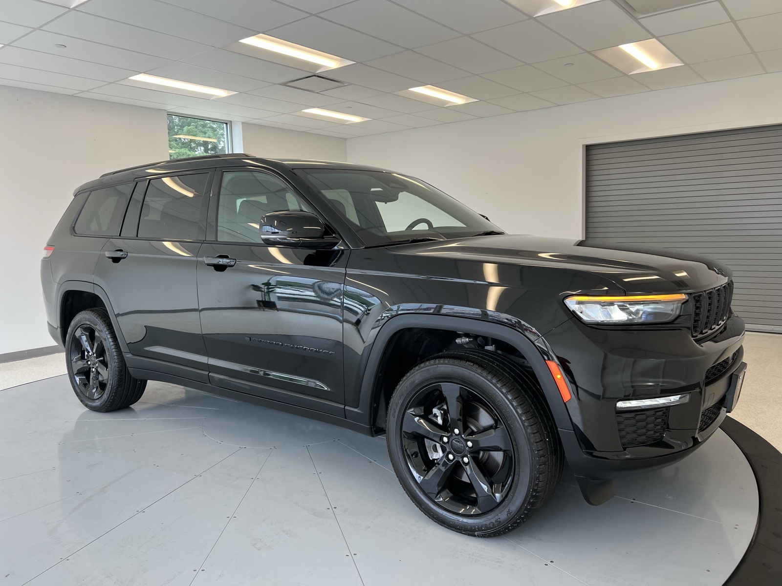 Vehicle image 6 of 76