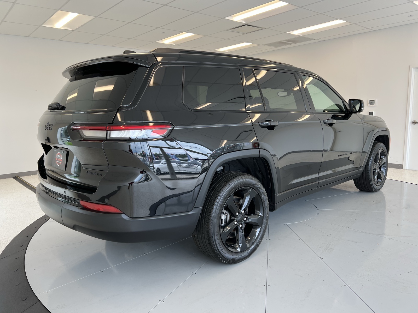 Vehicle image 9 of 76