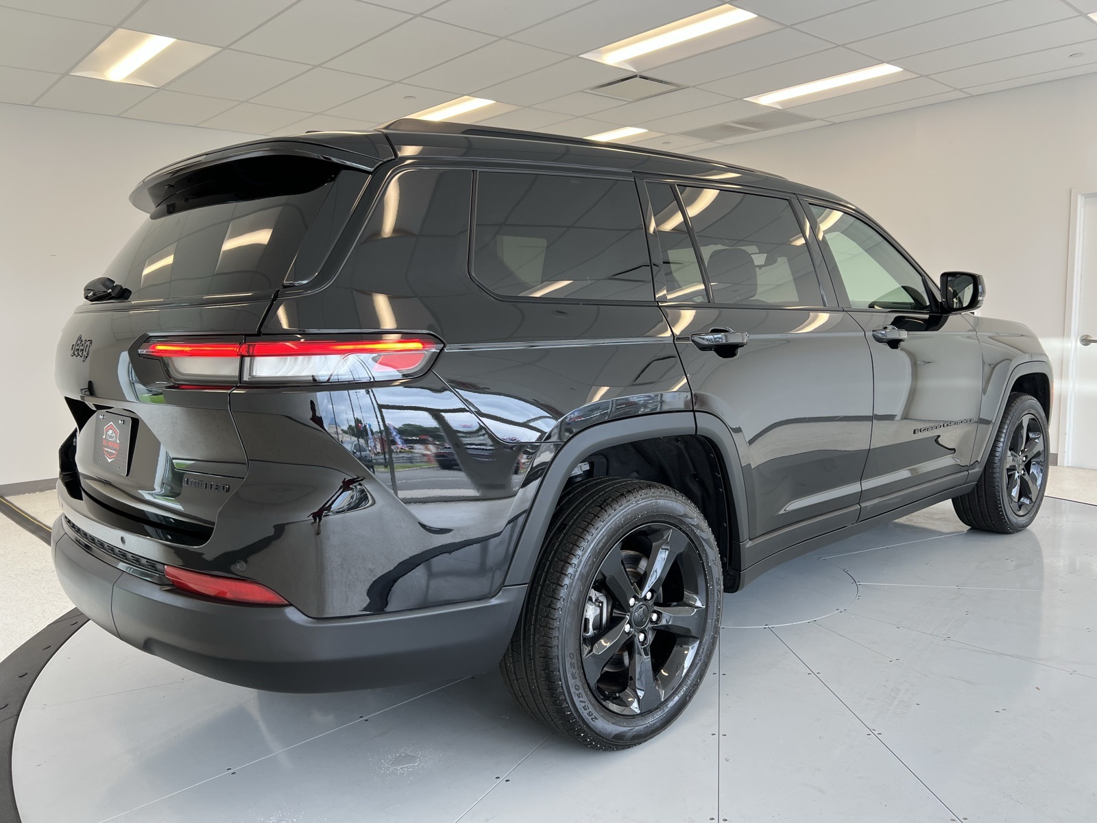 Vehicle image 10 of 76