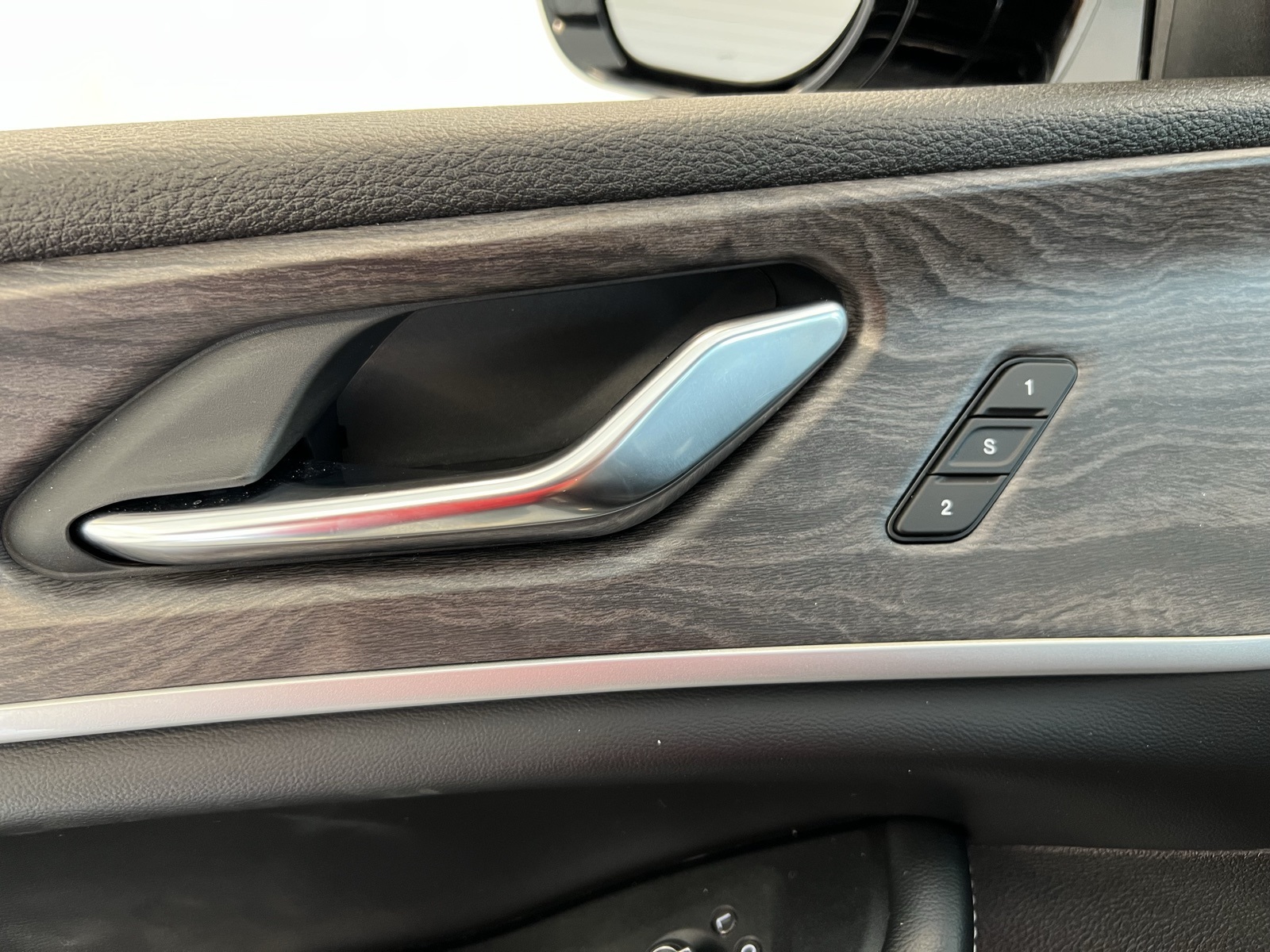 Vehicle image 71 of 76