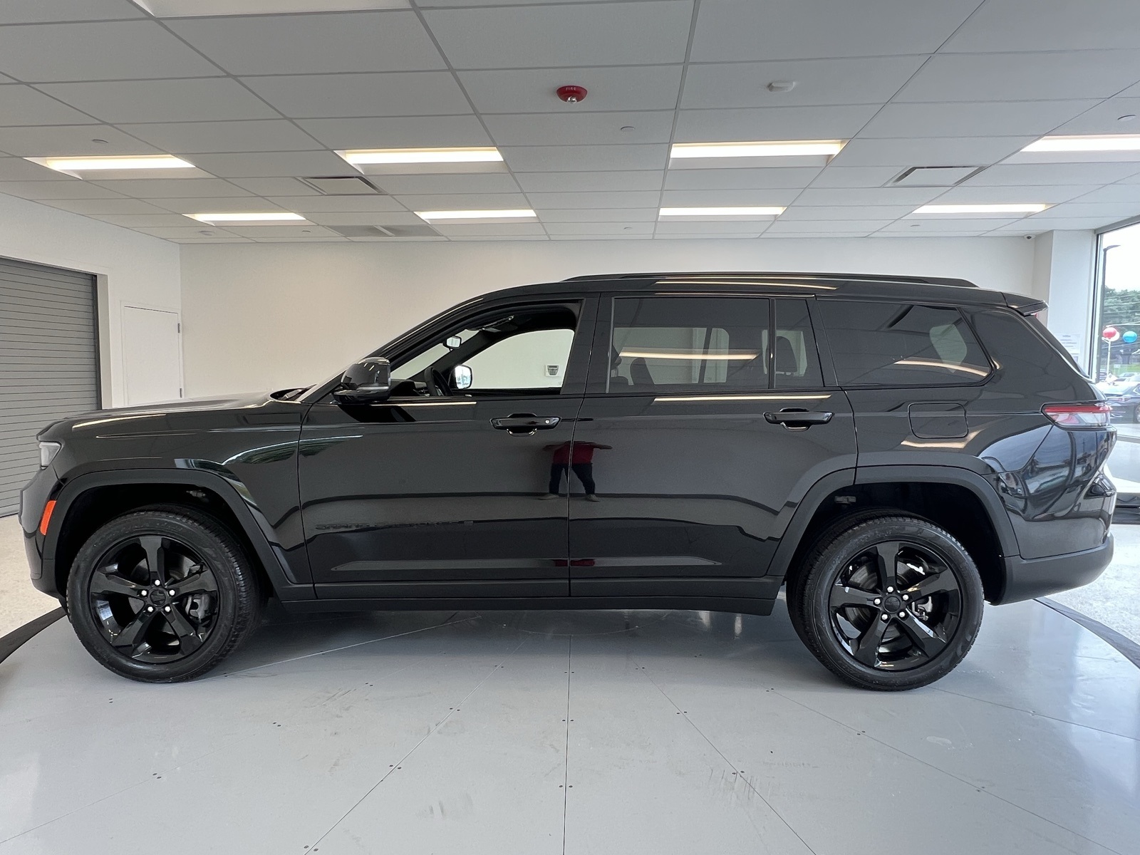 Vehicle image 13 of 76