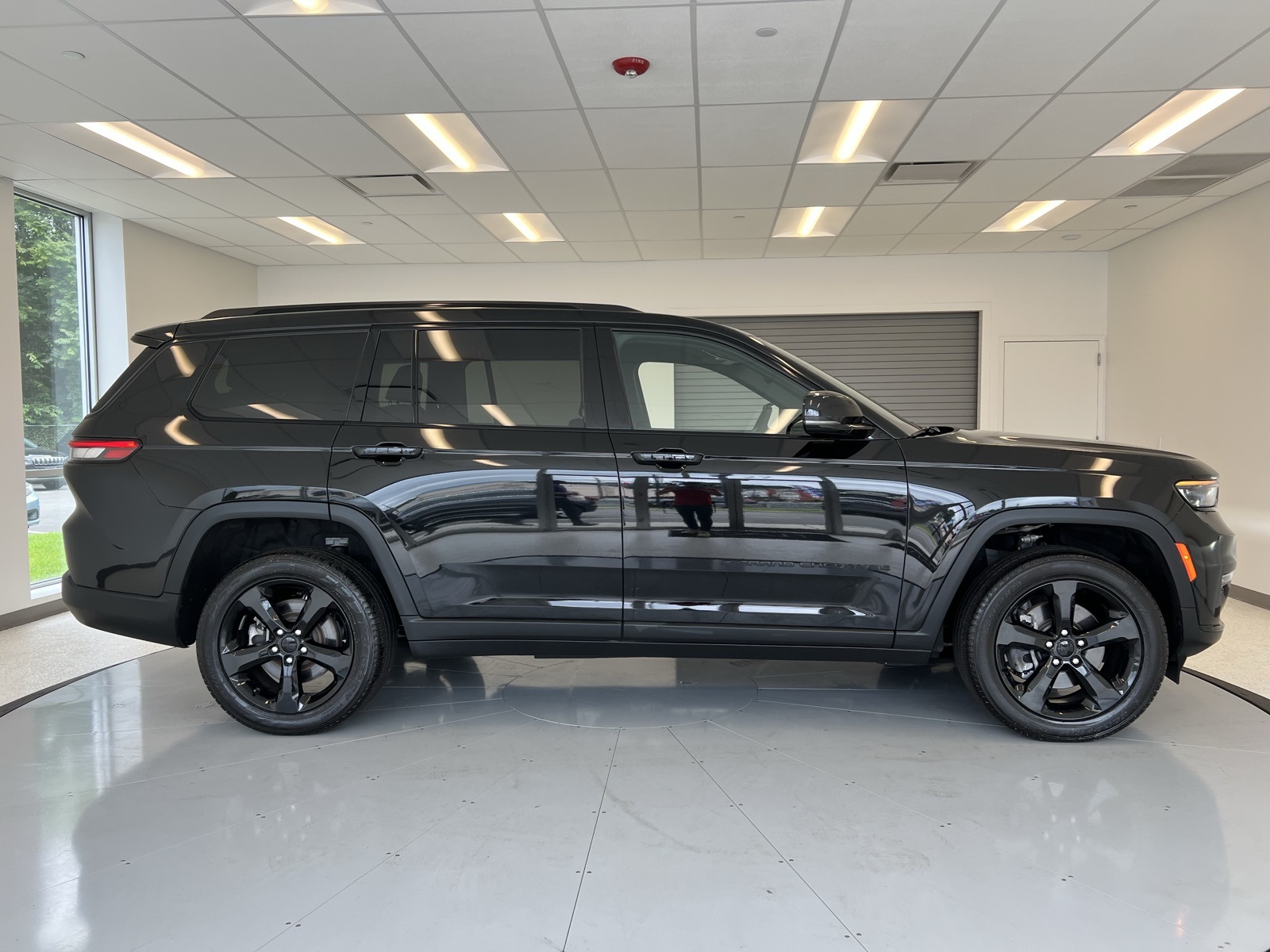 Vehicle image 8 of 76