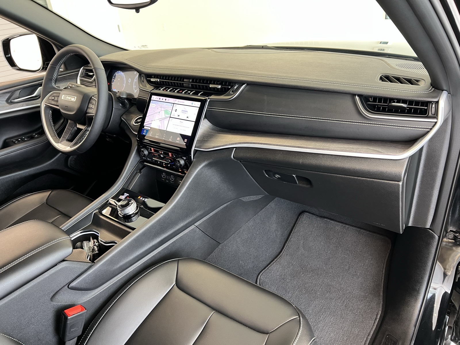 Vehicle image 35 of 76