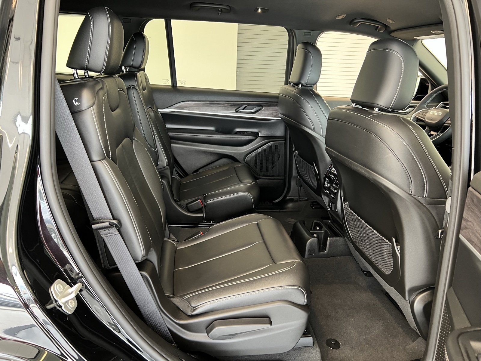 Vehicle image 29 of 76