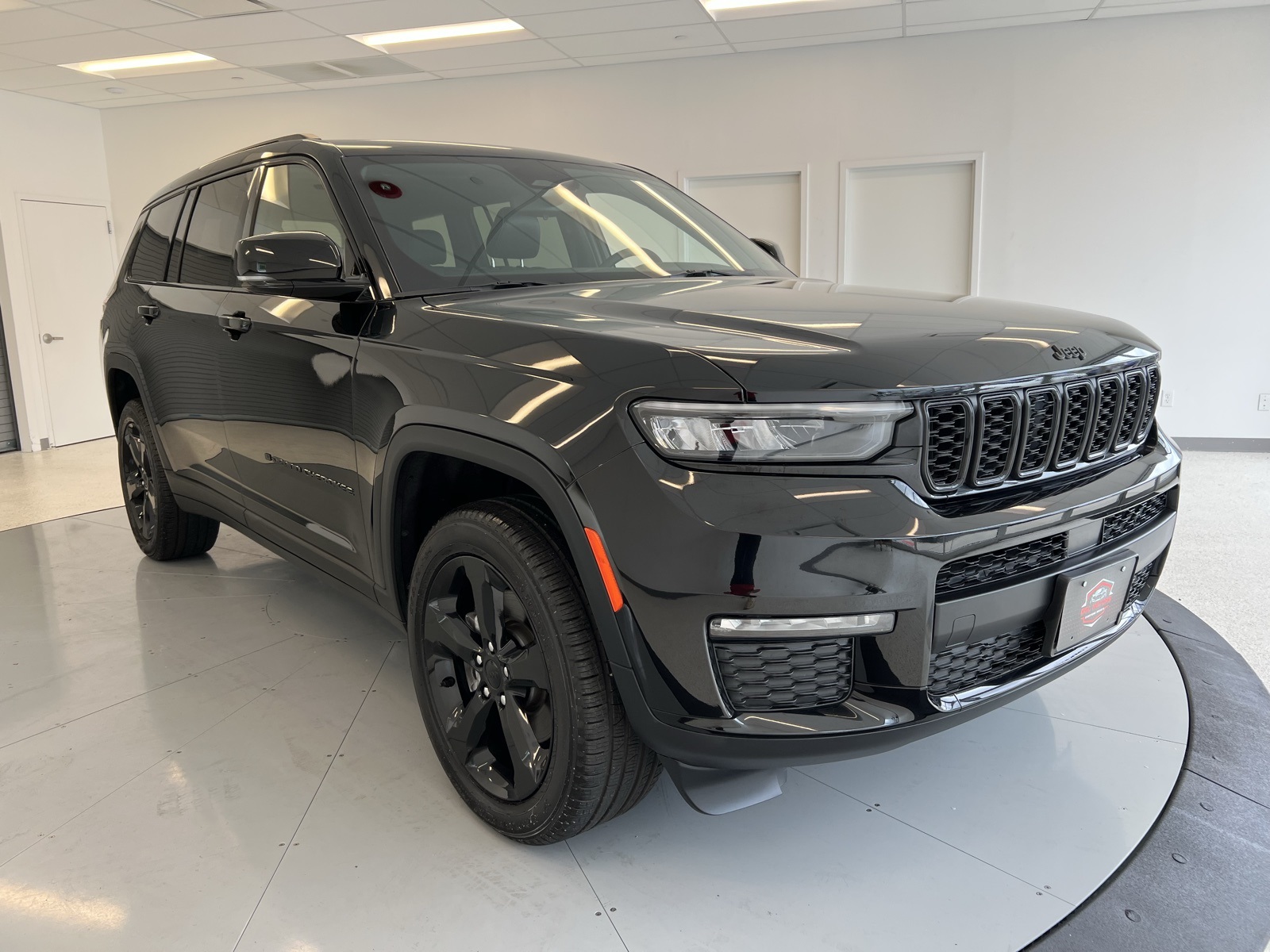 Vehicle image 7 of 76