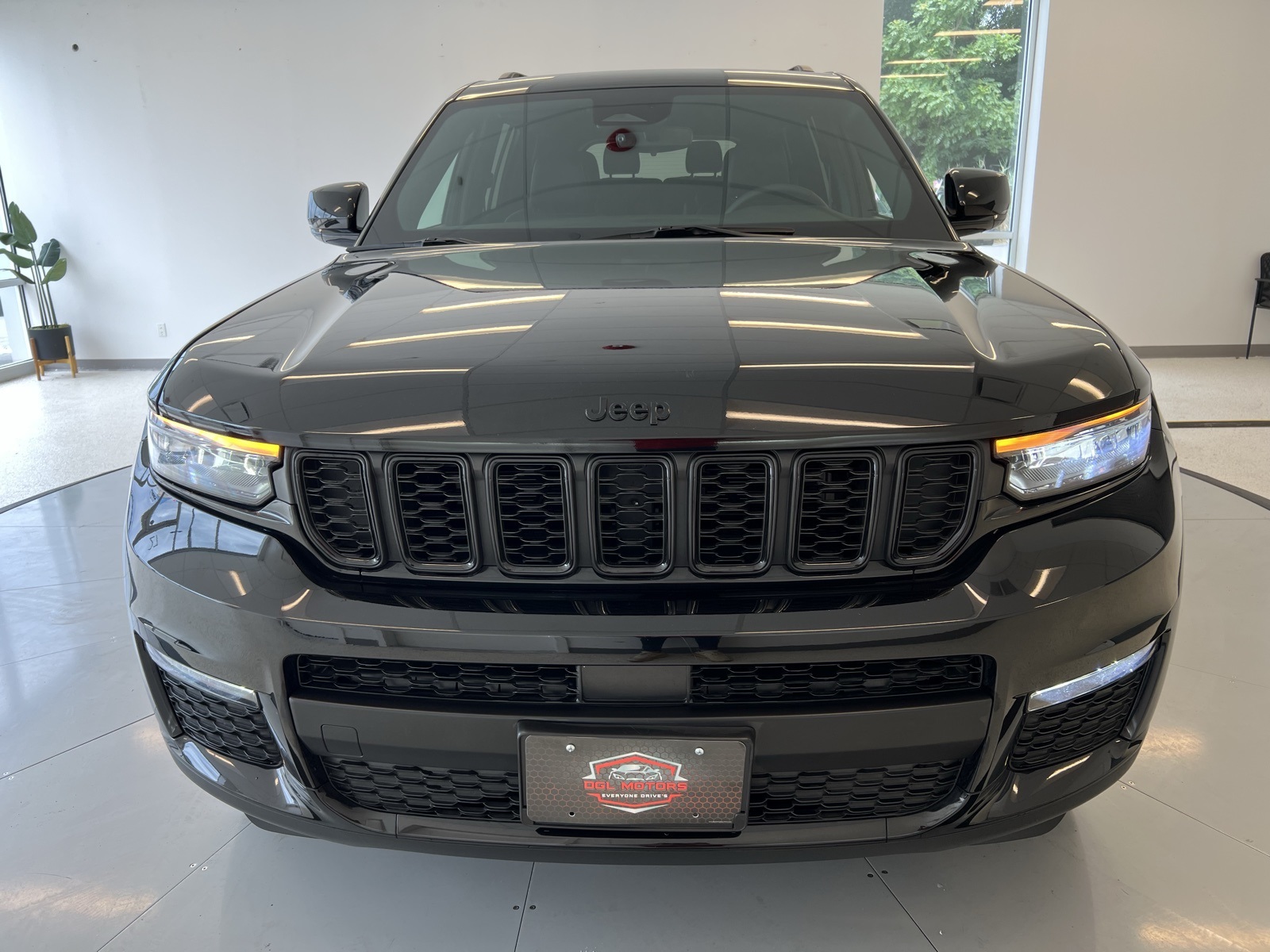 Vehicle image 4 of 76