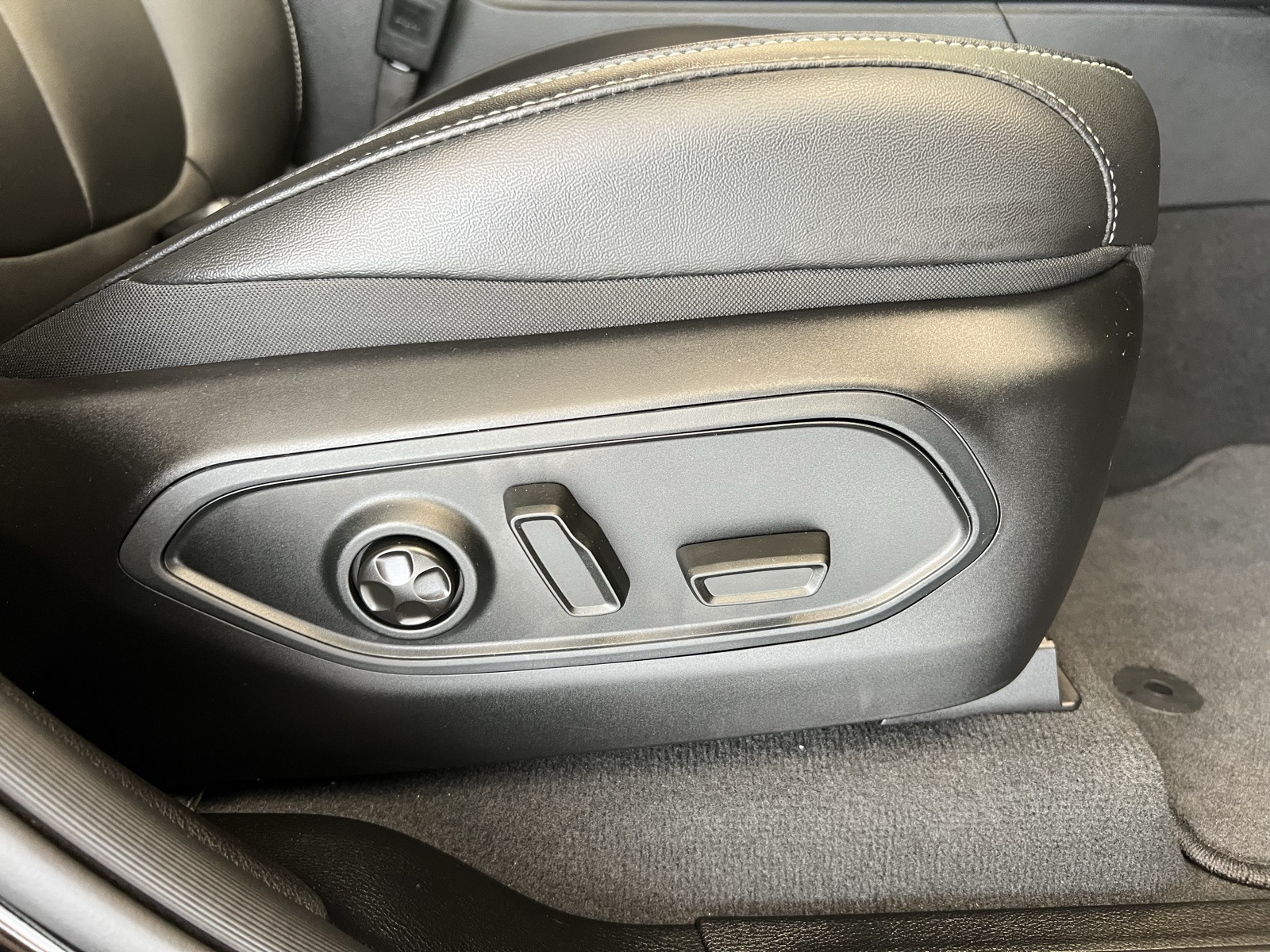 Vehicle image 61 of 76