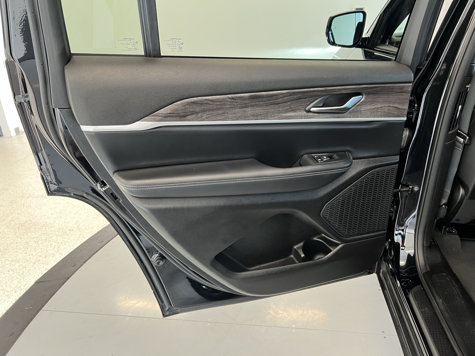 Vehicle image 56 of 76