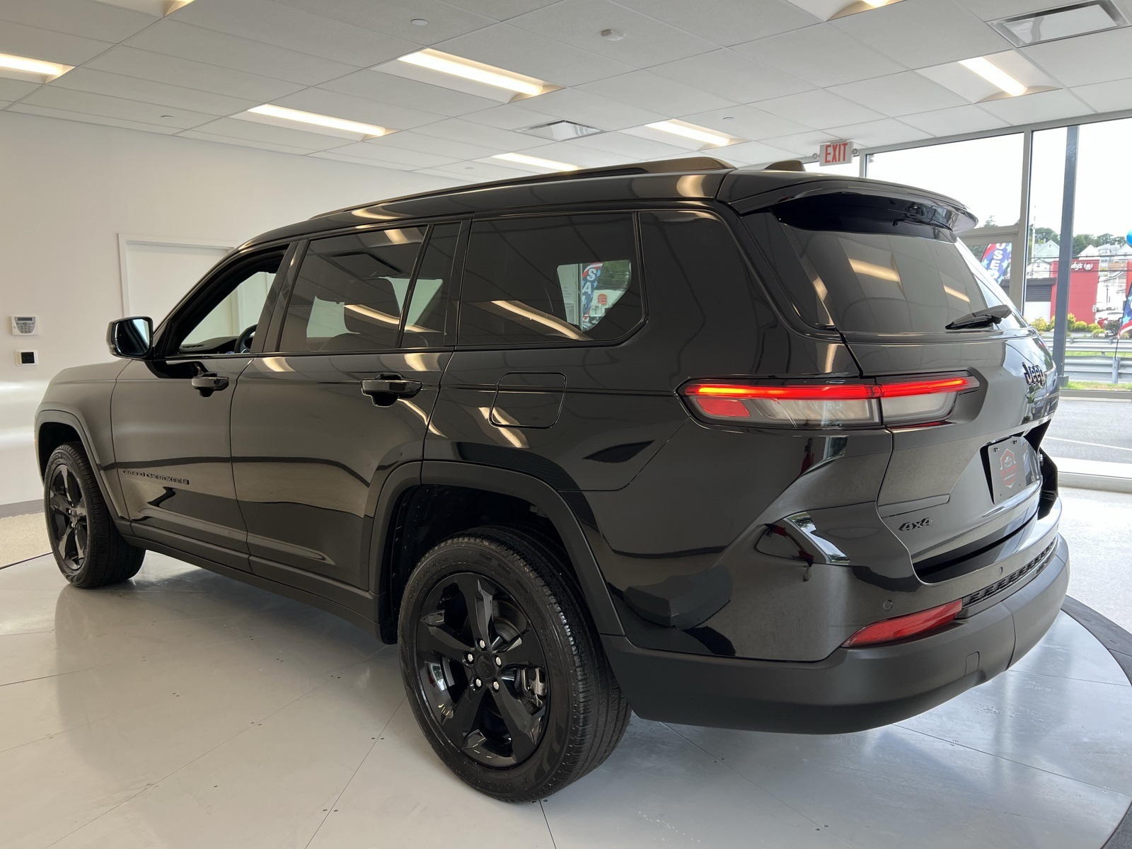 Vehicle image 11 of 76
