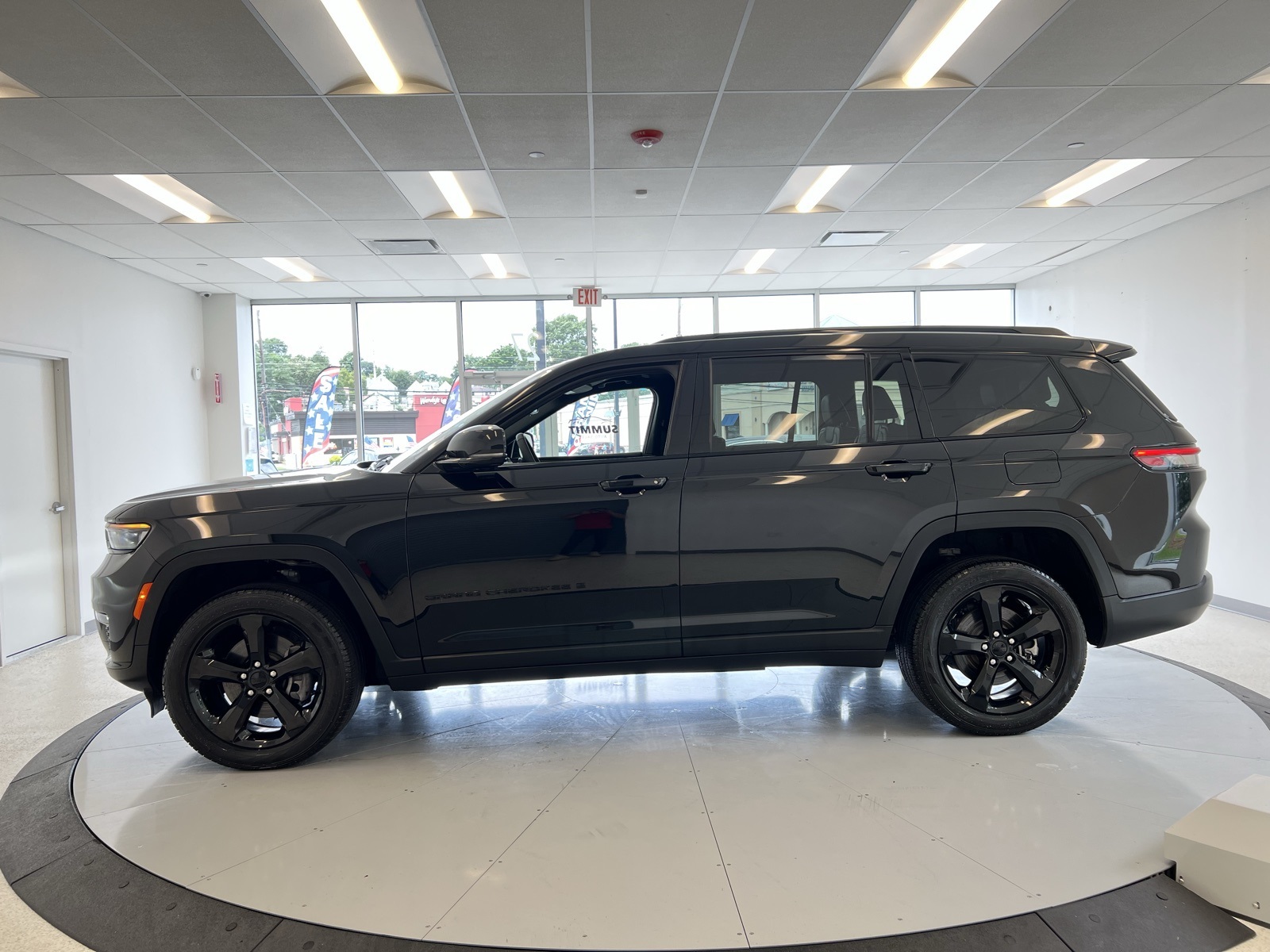 Vehicle image 14 of 76