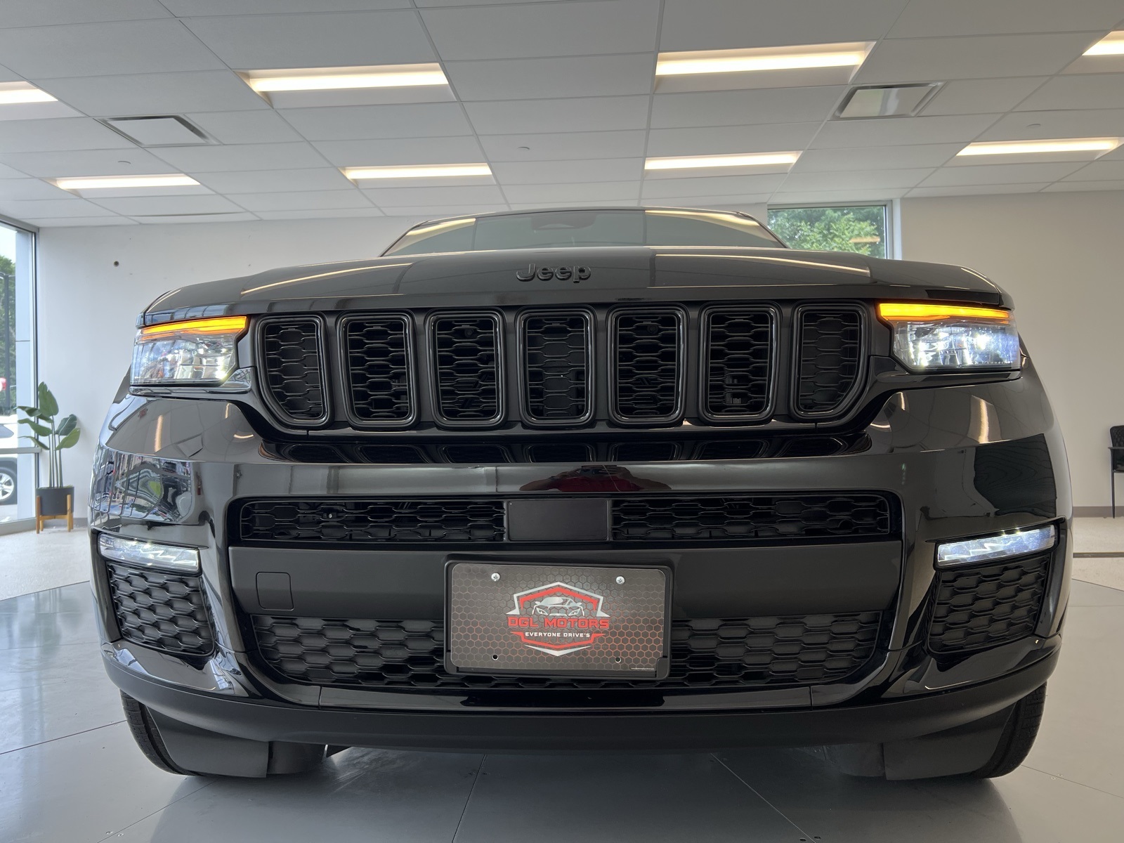 Vehicle image 5 of 76