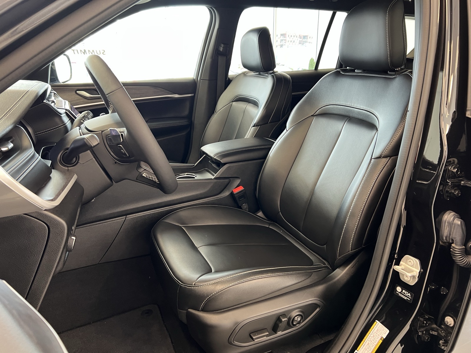 Vehicle image 25 of 76