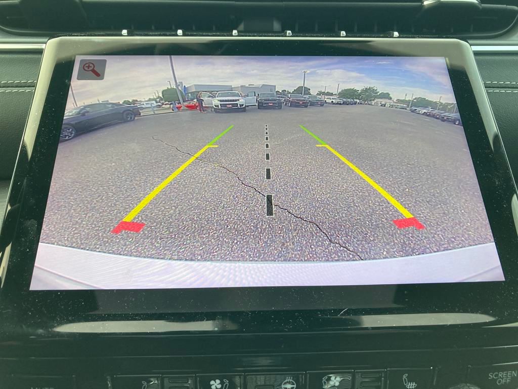 Vehicle image 21 of 38